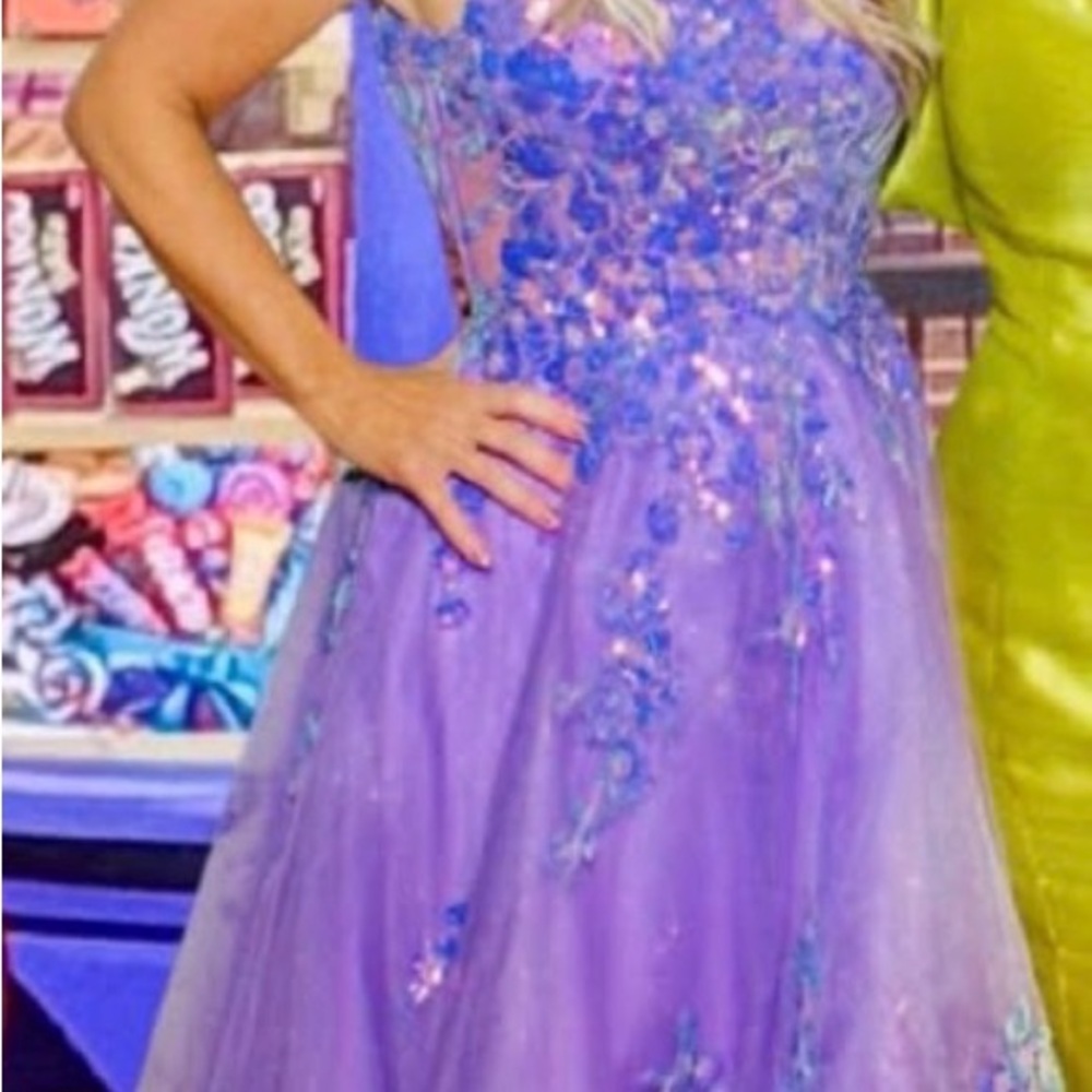 Elegant Purple Evening Gown - Picture 2 of 3